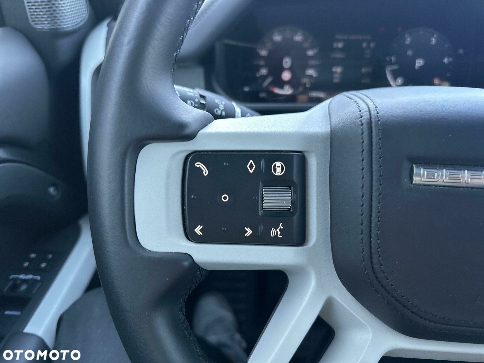 Land Rover Defender - 15