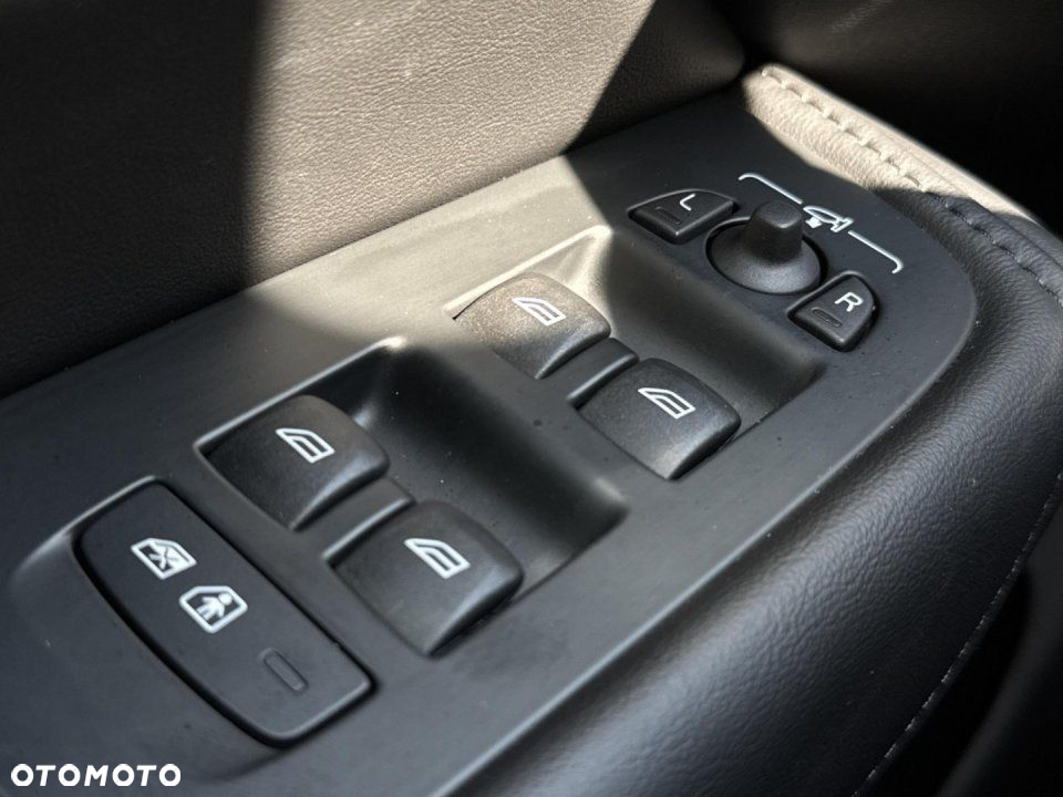 Volvo XC 60 - 30