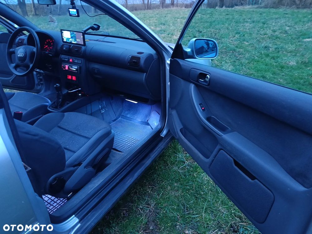 Audi A3 3-drzwiowe 1.6 Attraction - 14