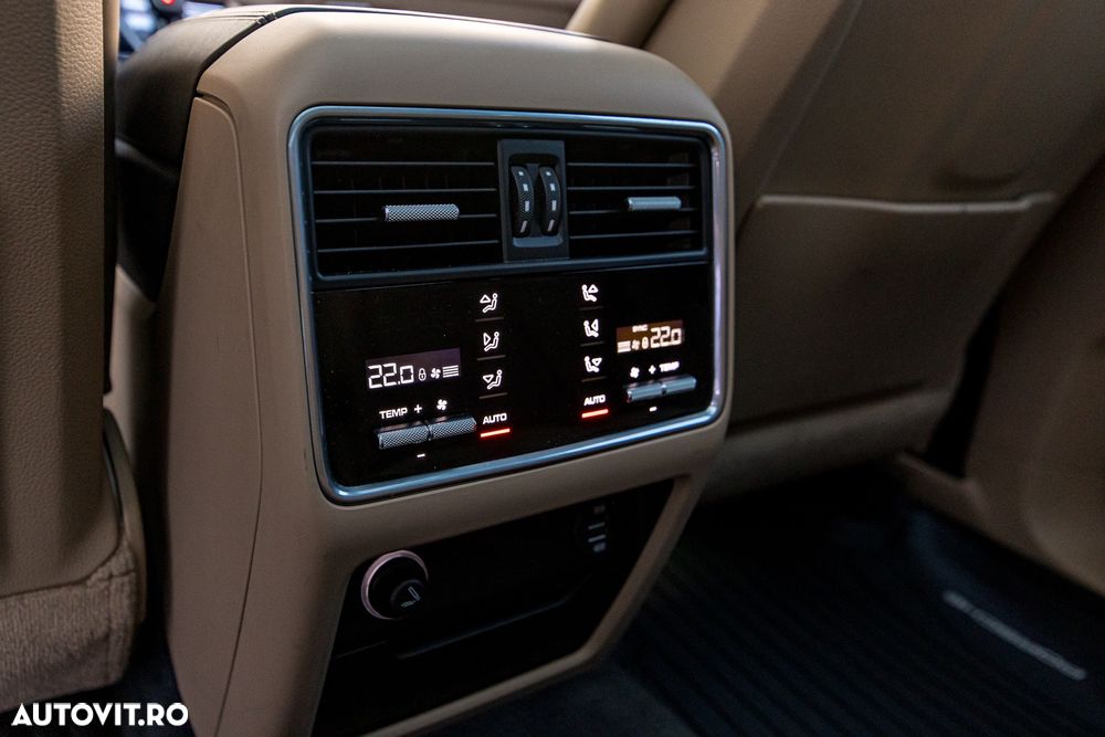 Porsche Cayenne - 40