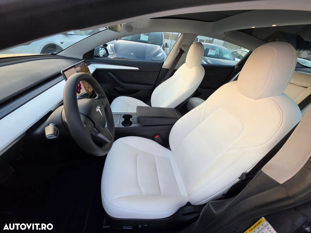 Tesla Model 3 - 11