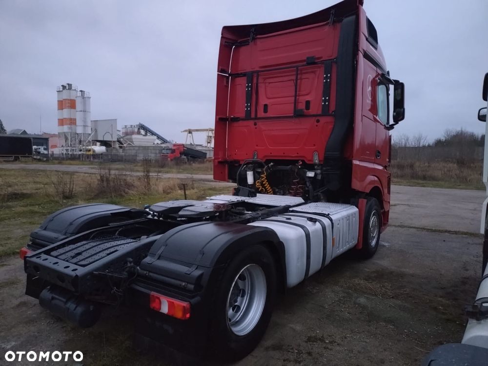 Mercedes-Benz Actros - 3