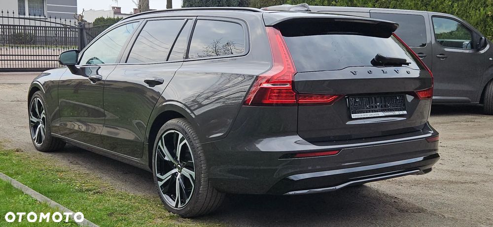 Volvo V60 B4 B DKG Plus Dark - 4