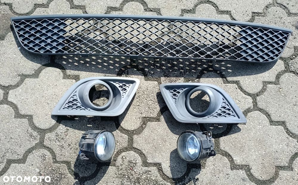 Fiesta MK6 kratki zderzaka halogenów halogeny lift Ford