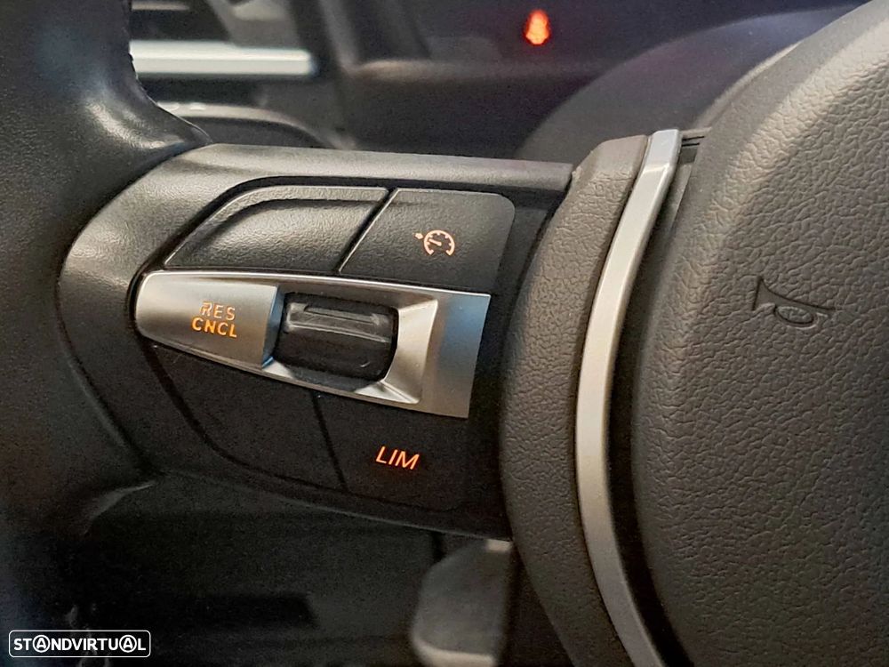 BMW 225xe Active Tourer - 8