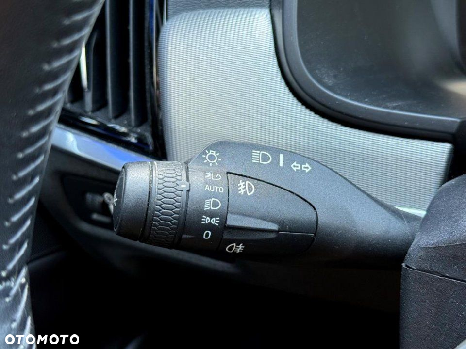 Volvo V90 Cross Country - 16