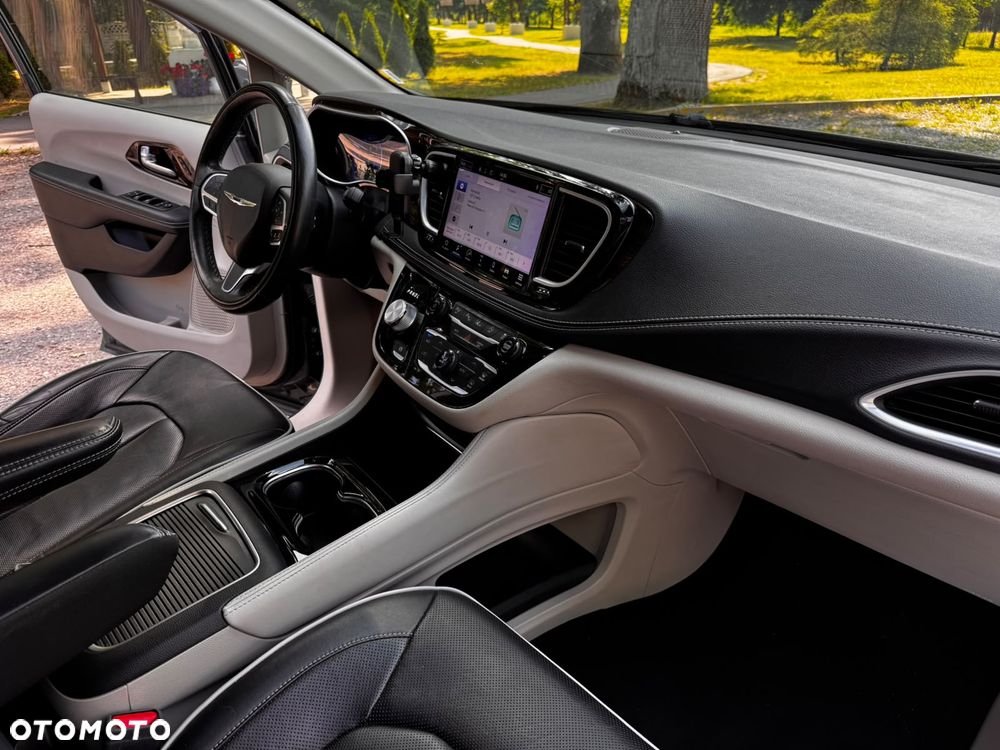 Chrysler Pacifica - 11