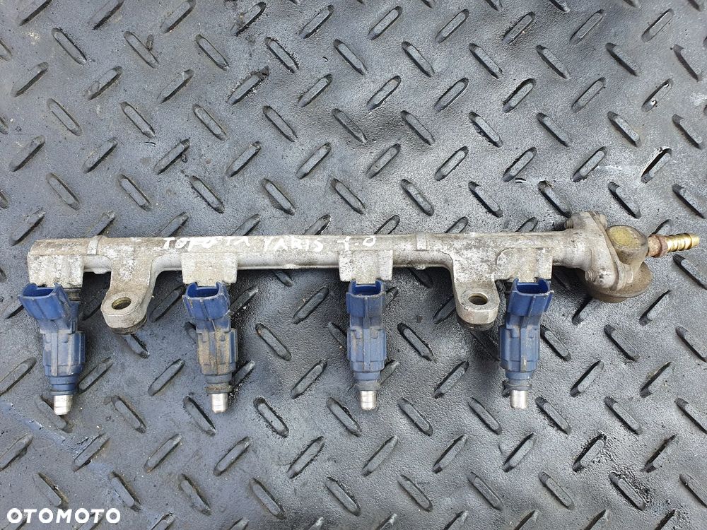 TOYOTA YARIS I 1.0 LISTWA WTRYSKOWA WTRYSKI KOMPLET 4 SZT 23250-0J010 0280156067 POSIADAM 5 SZT - 5