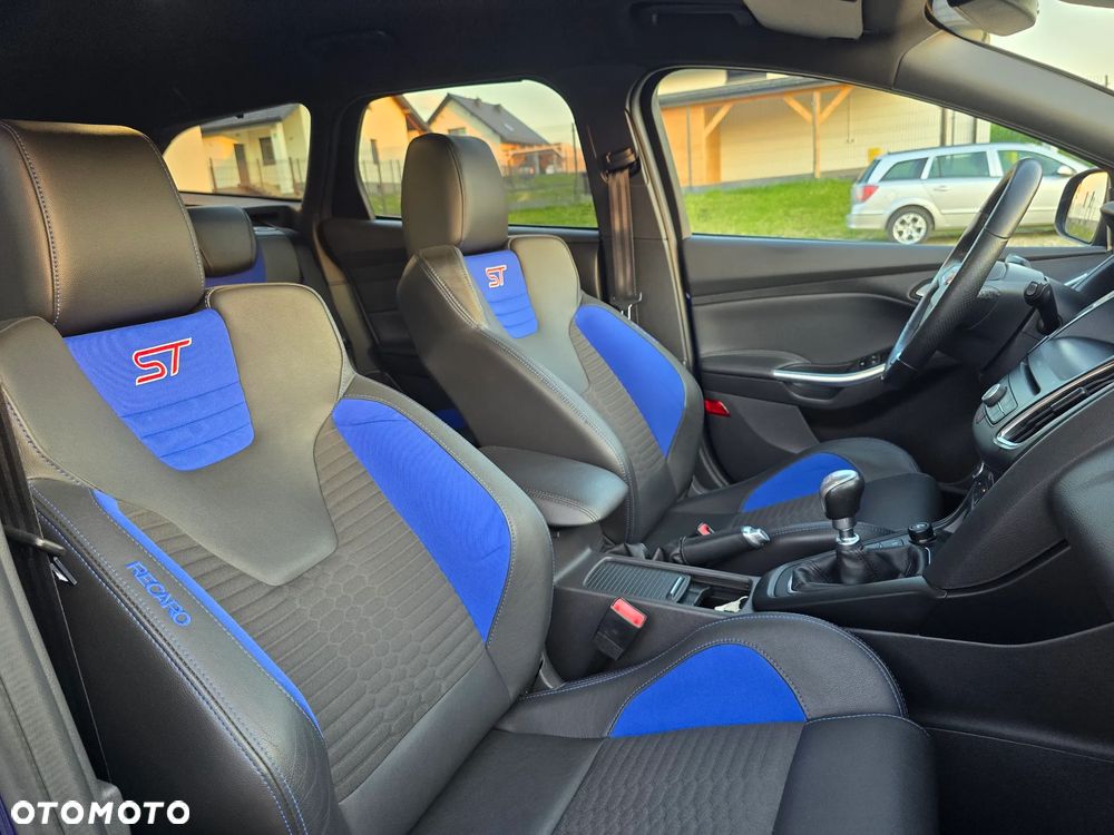 Ford Focus 2.0 EcoBoost ST mit Leder-Exclusiv-Paket - 27