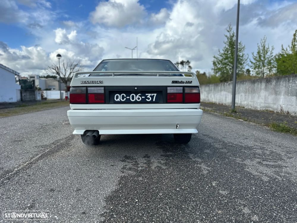 Renault 21 2.0 Turbo - 13
