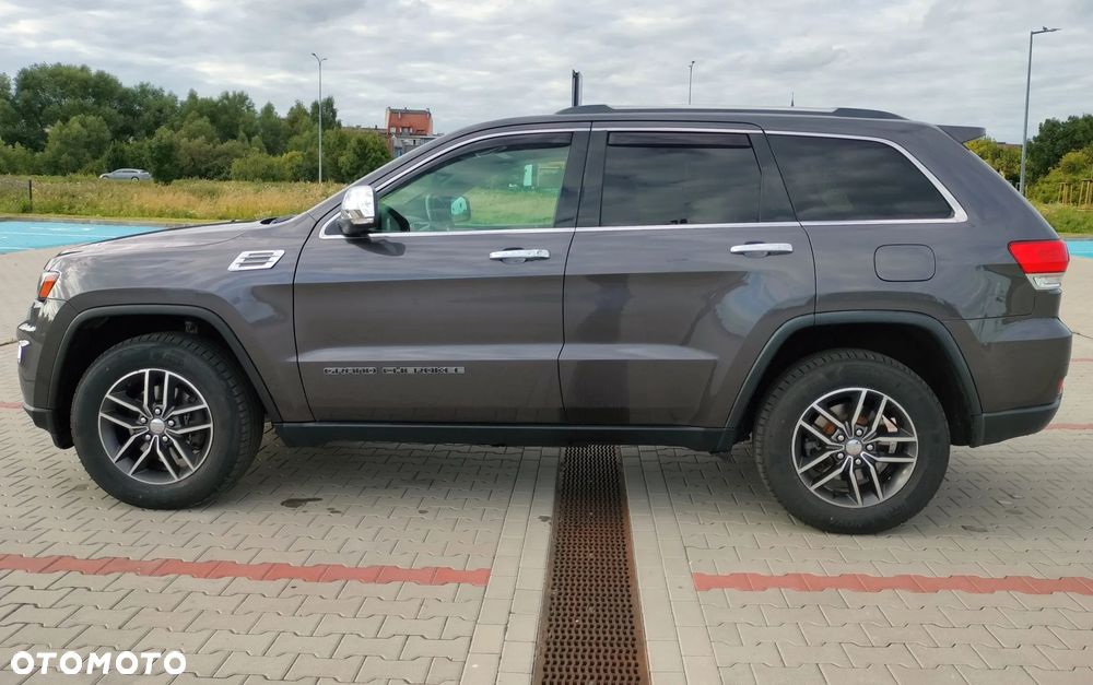 Jeep Grand Cherokee - 12