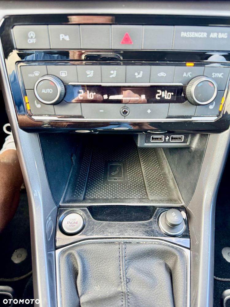 Volkswagen T-Cross - 32