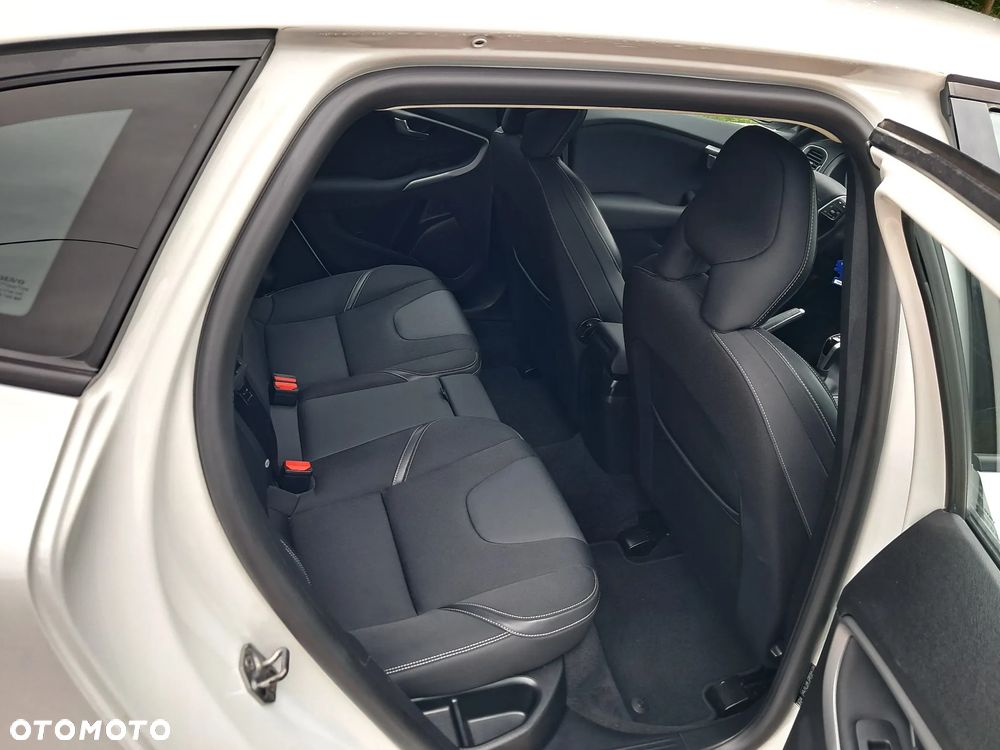 Volvo V40 D2 Momentum - 12
