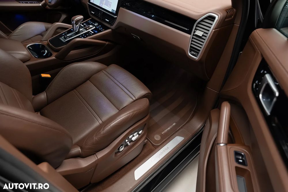 Porsche Cayenne - 39