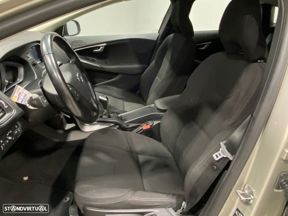 Volvo V40 Cross Country 2.0 D2 Momentum - 9