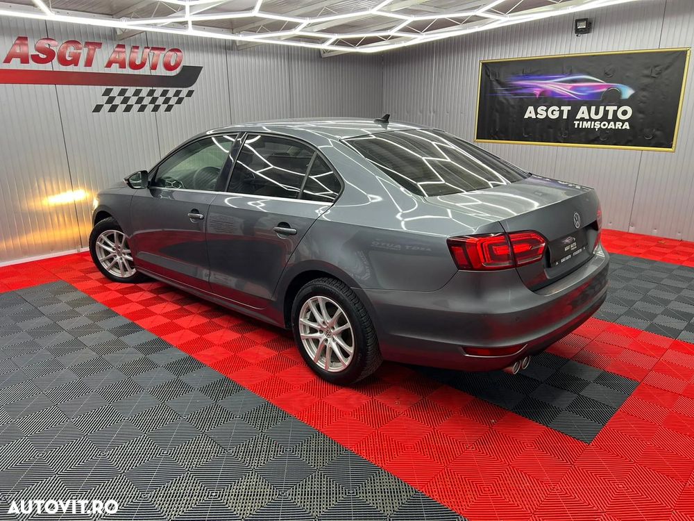 Volkswagen Jetta - 6