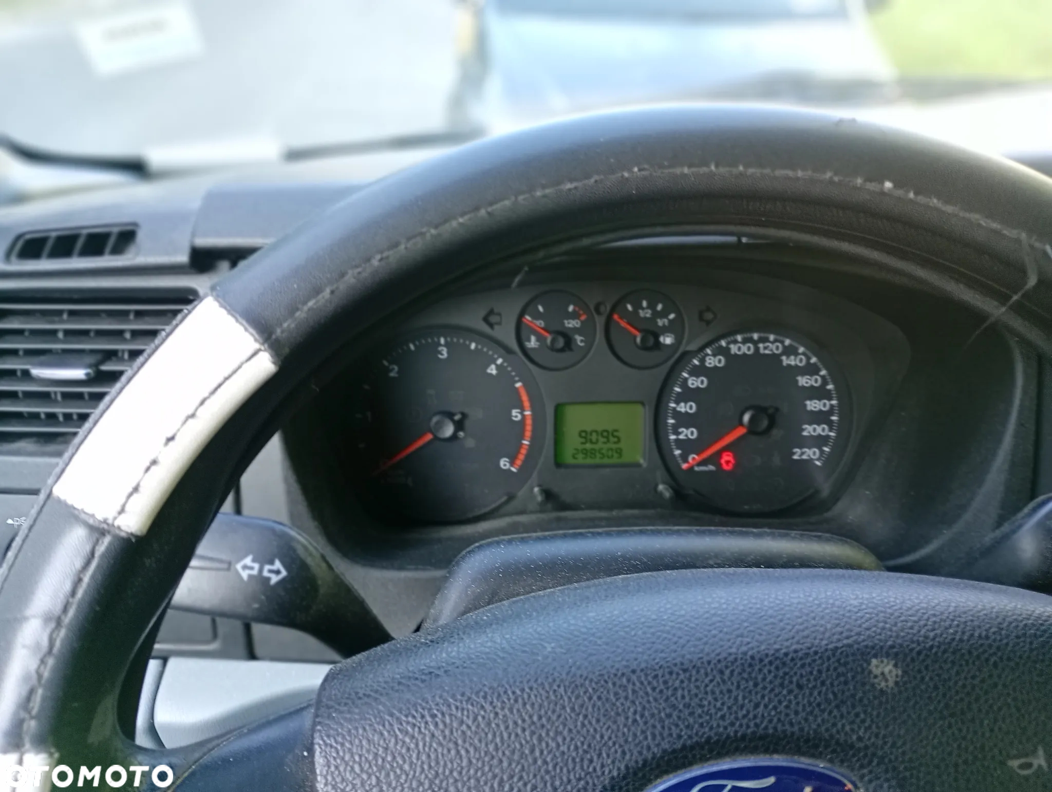 Ford Transit - 12
