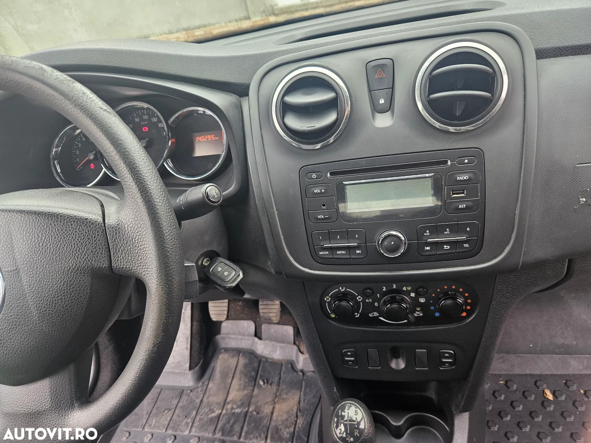 Dacia Logan 0.9 TCe 90 CP GPL Laureate - 6