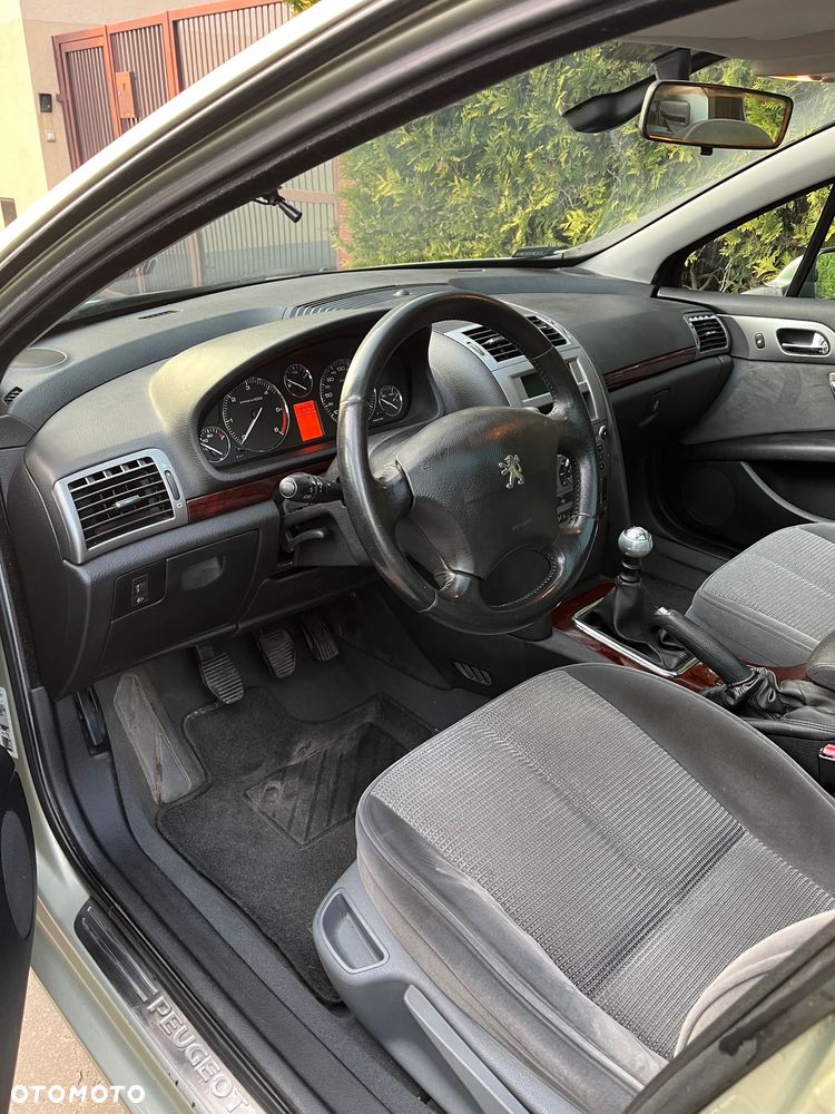 Peugeot 407 2.0 HDI Premium navtech gama - 13