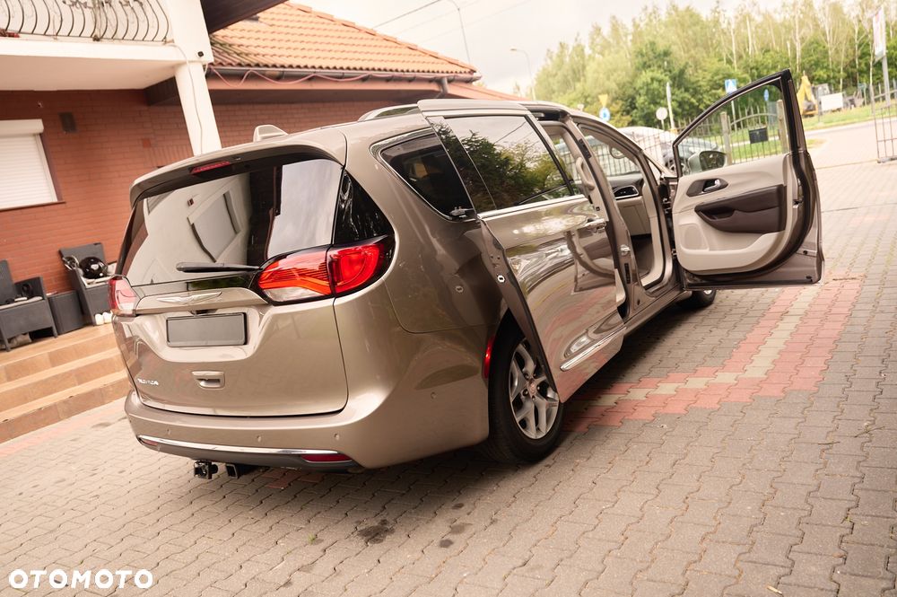 Chrysler Pacifica - 23