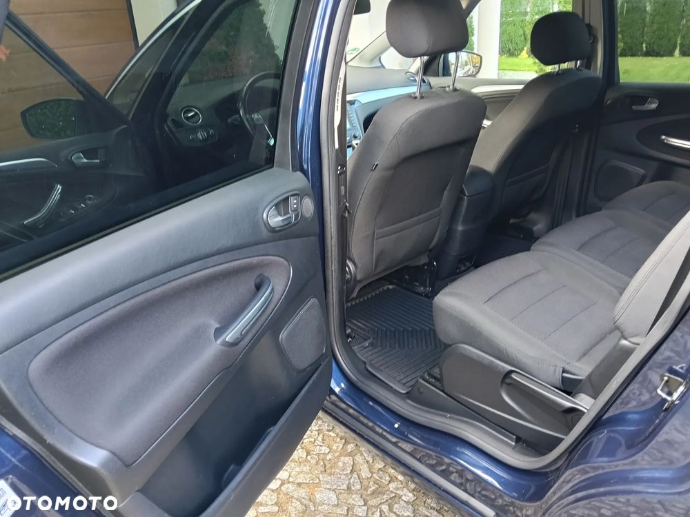 Ford S-Max - 17