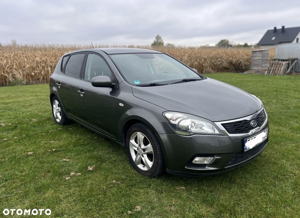 Kia Ceed 2010 photo 2