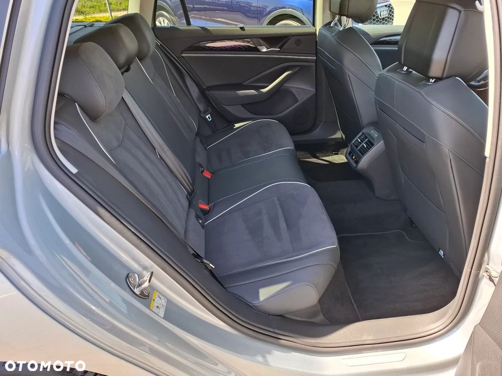 Volkswagen Passat Variant 2.0 TDI SCR DSG Elegance - 12