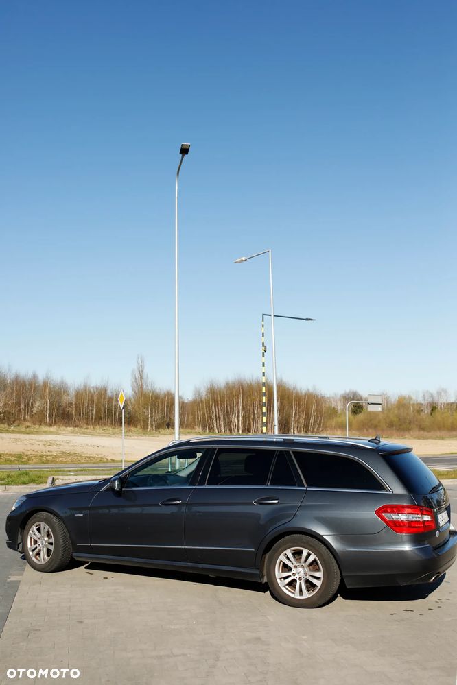 Mercedes-Benz Klasa E 200 BlueEFFICIENCY 7G-TRONIC Elegance - 6