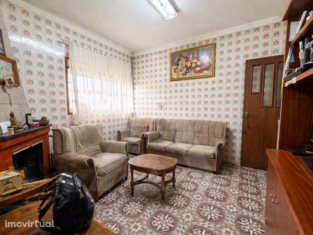 Moradia T3 na Branca com jardim excecional com grande potencial - Grande imagem: 2/17