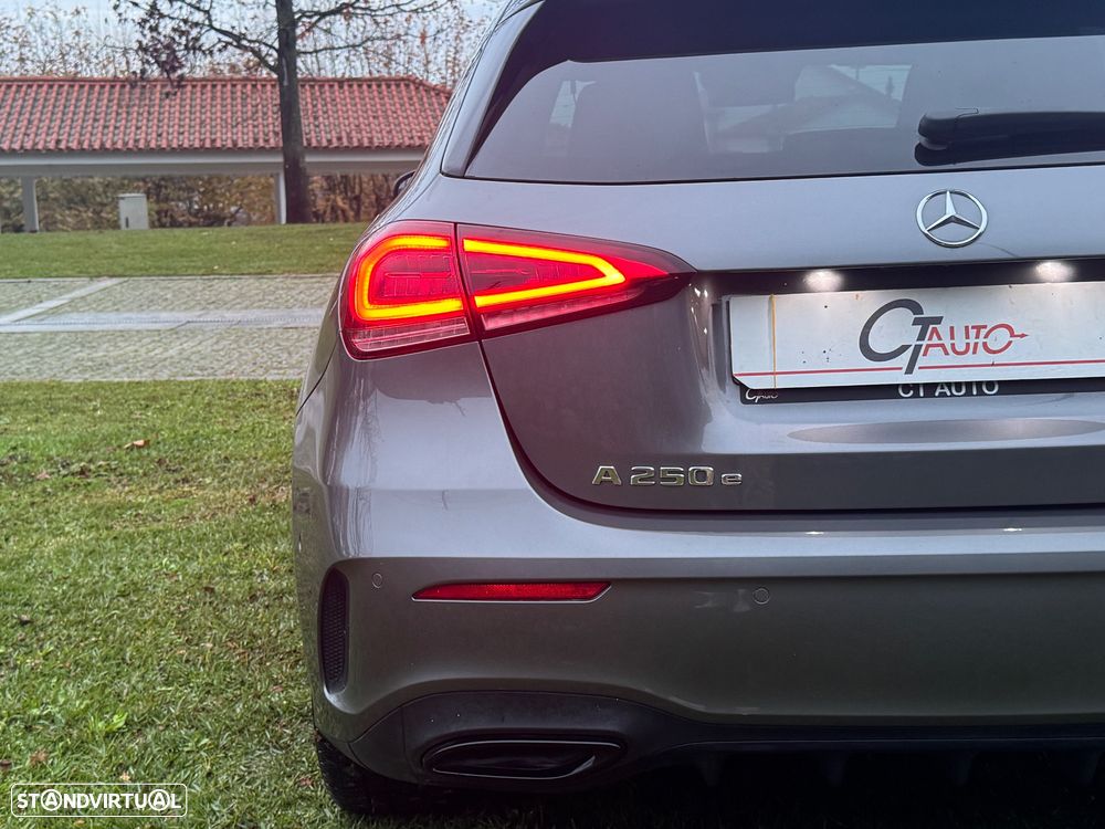 Mercedes-Benz A 250 e AMG Line - 12