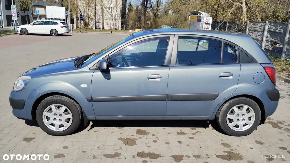 Kia Rio - 8