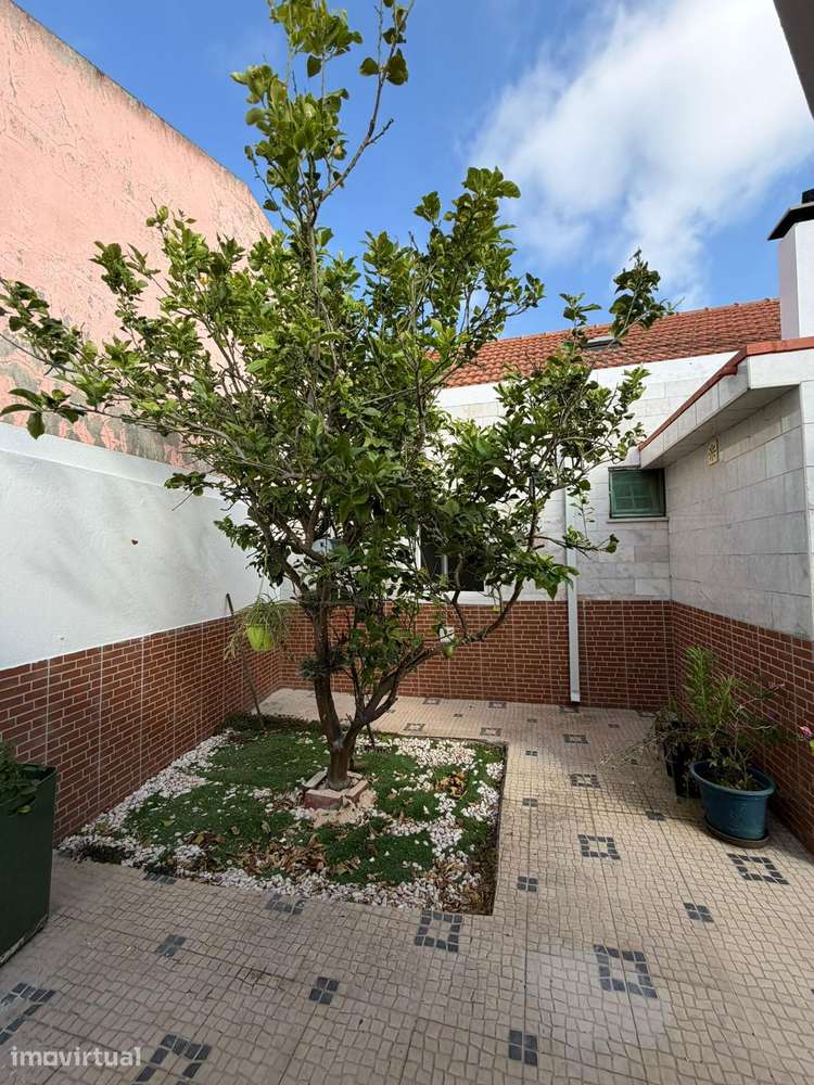 Moradia T2 com possibilidade de T3 - Pronta a habitar - Grande imagem: 5/27