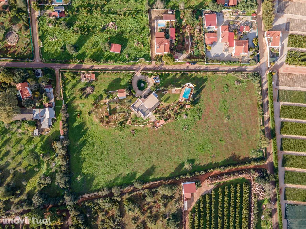 Moradia de Luxo na Urbanização do Foral inserida num lote com 17 640m2 - Grande imagem: 4/60