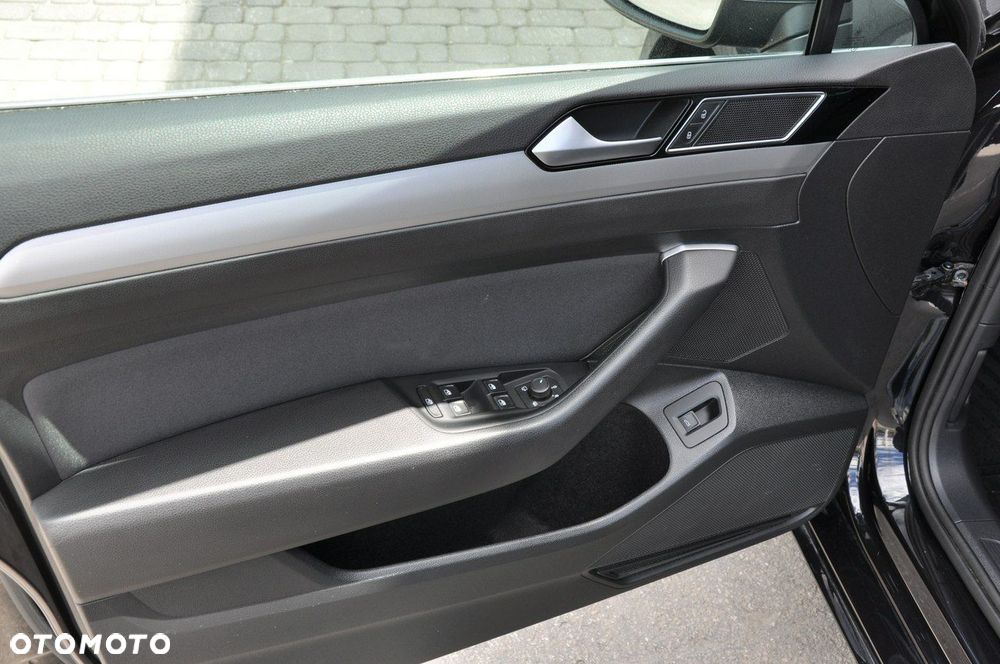 Volkswagen Passat - 9