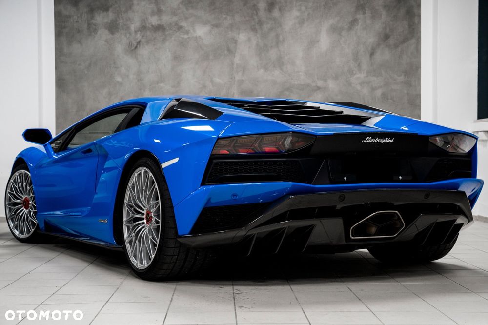 Lamborghini Aventador - 6