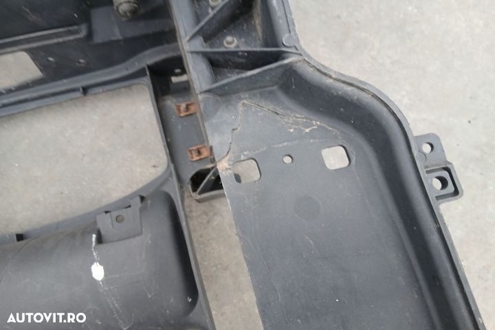 Trager / Calandru 2.0D 2.0D BMW Seria 3 E90 [2004 - 2010] Sedan 318i - 6