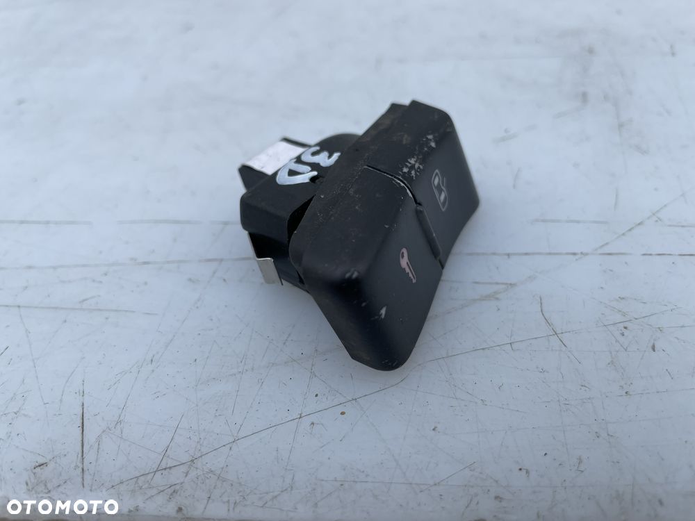 PRZEŁĄCZNIK CENTRALNEGO ZAMKA AUDI A3 8P 3D 8P1962107 - 3