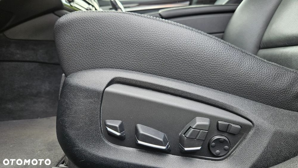 BMW Seria 5 525d Touring Luxury Line - 22