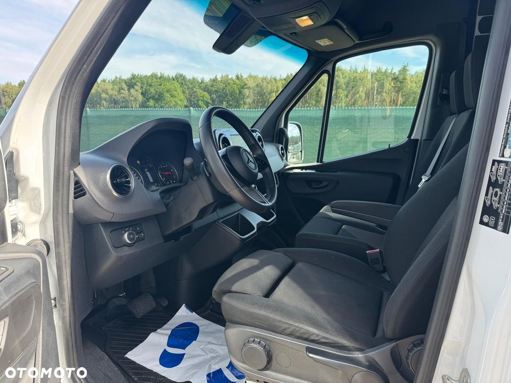 Mercedes-Benz Sprinter - 13
