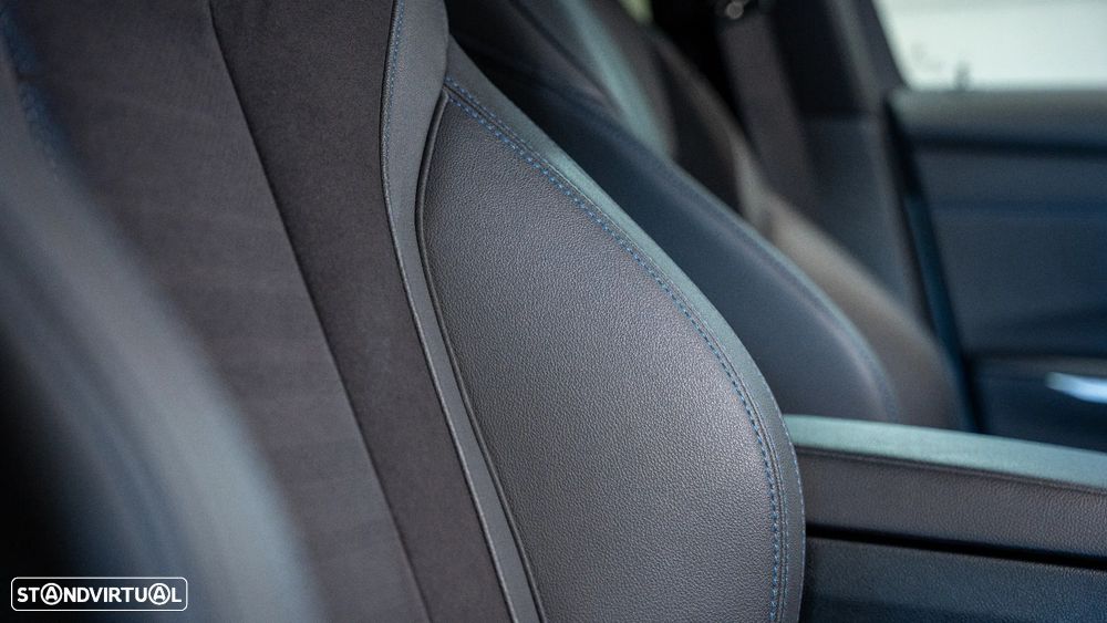 BMW 320 d Touring Pack Desportivo M Auto - 23