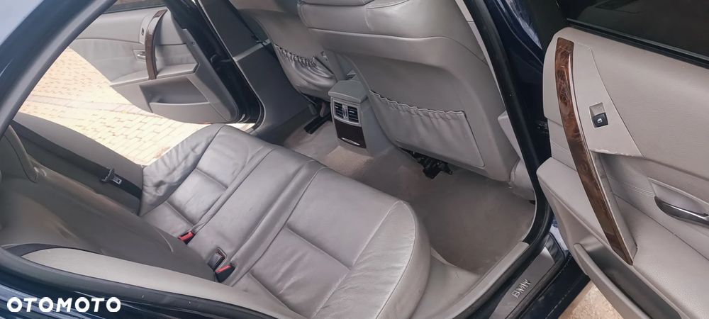 BMW Seria 5 525d - 8