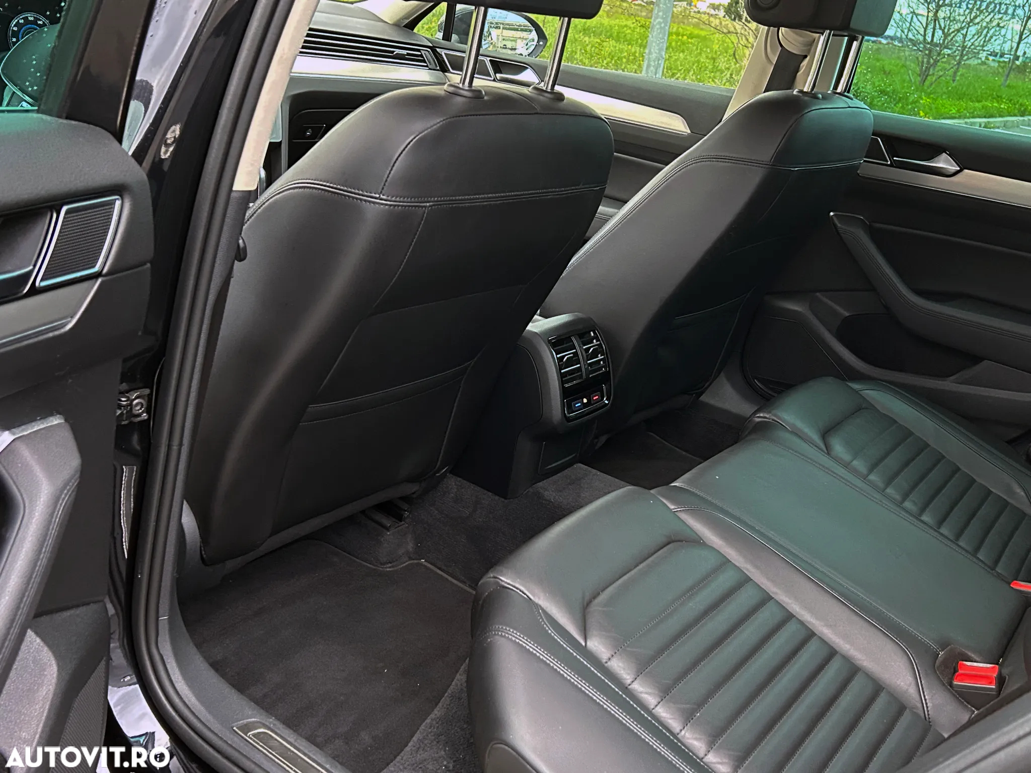 Volkswagen Passat Variant 2.0 TDI SCR DSG Highline - 16