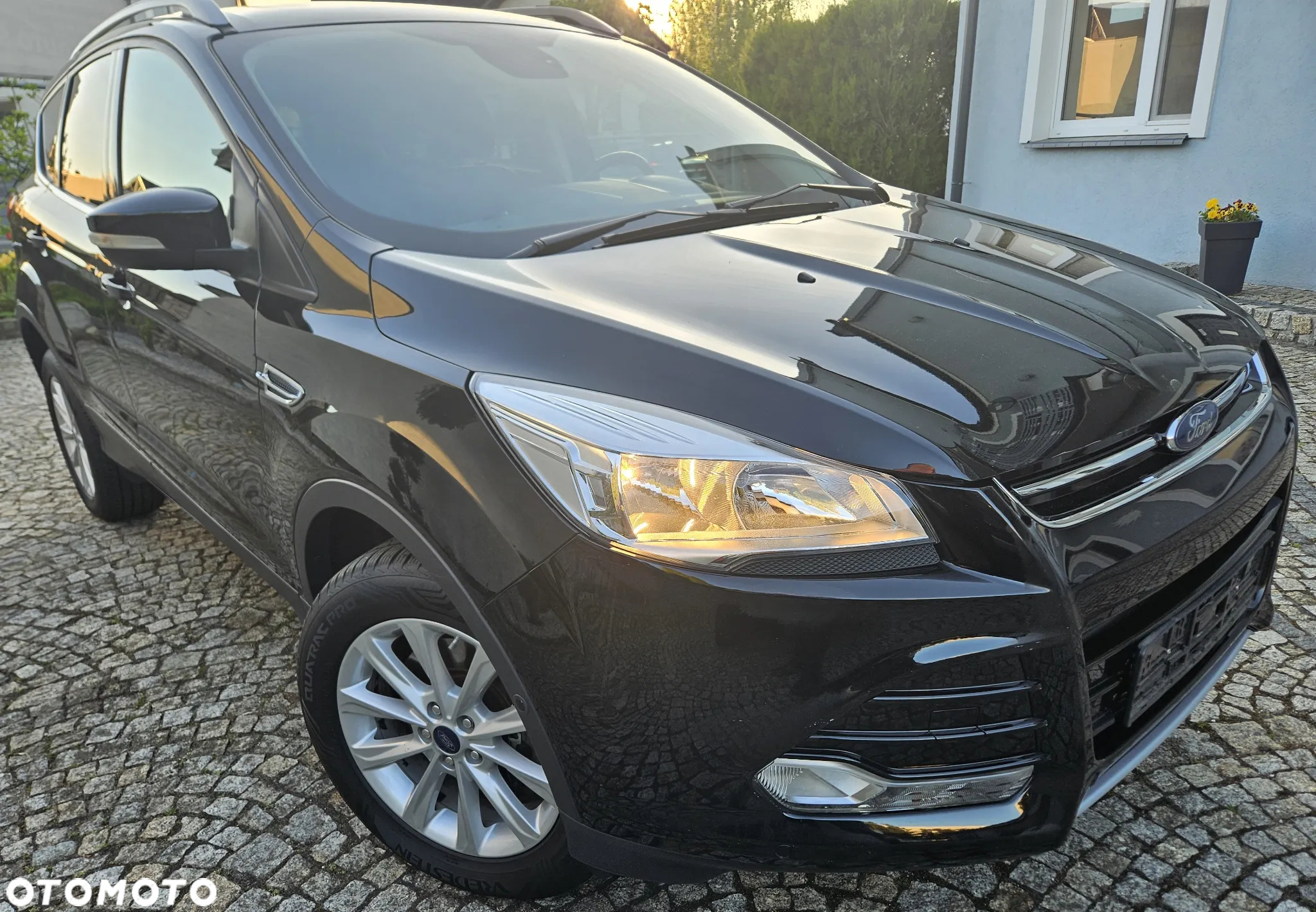 Ford Kuga 2.0 TDCi 2x4 Titanium - 2