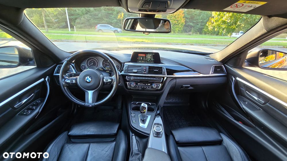 BMW Seria 3 320d M Sport - 9