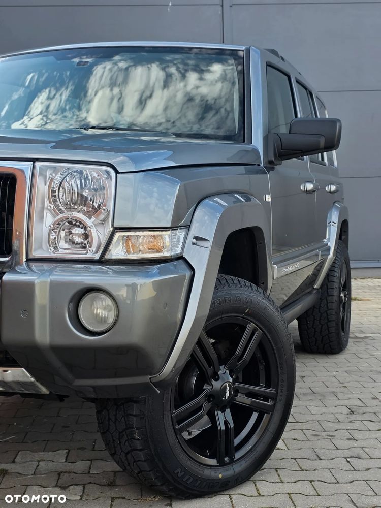 Jeep Commander 5.7 V8 Overland - 26