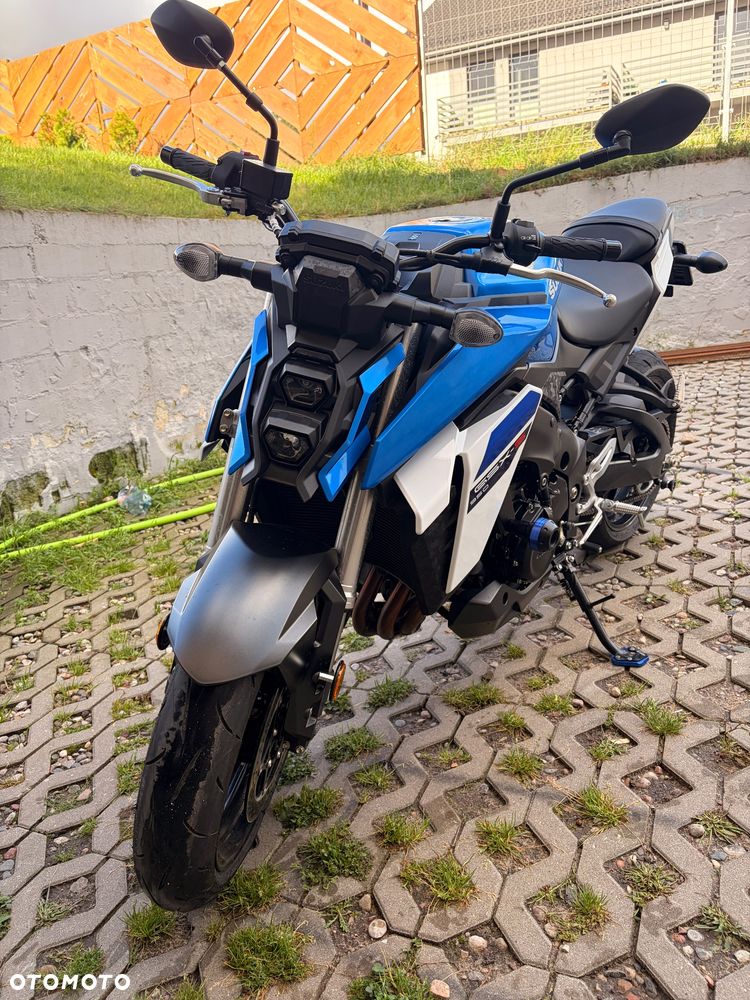 Suzuki GSX - 3
