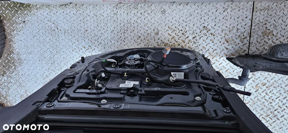 RAM 1500 V 5  2019- Big Horn KRÓTKI QUAD CAB 1,5 Drzwi przód prawy Drzwi przednie prawe  KOMPLETNE KOLOR PXJ - 20