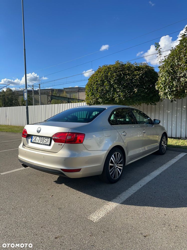 Volkswagen Jetta 1.4 TSI Highline - 12