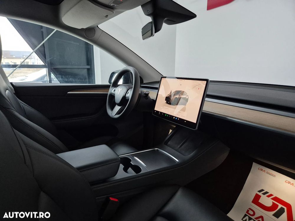 Tesla Model Y Long Range Dual Motor AWD - 8