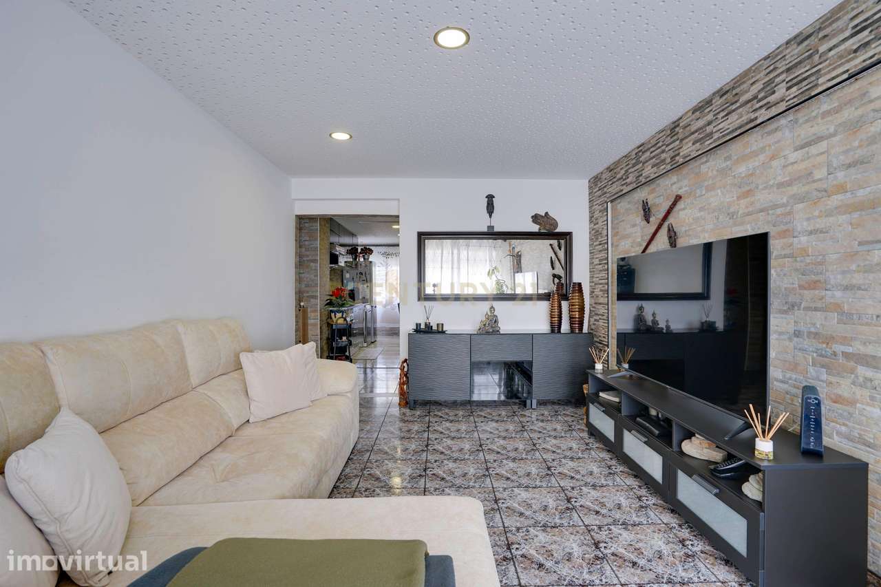 Apartamento para venda com 3 quartos em Camarate - Grande imagem: 2/15